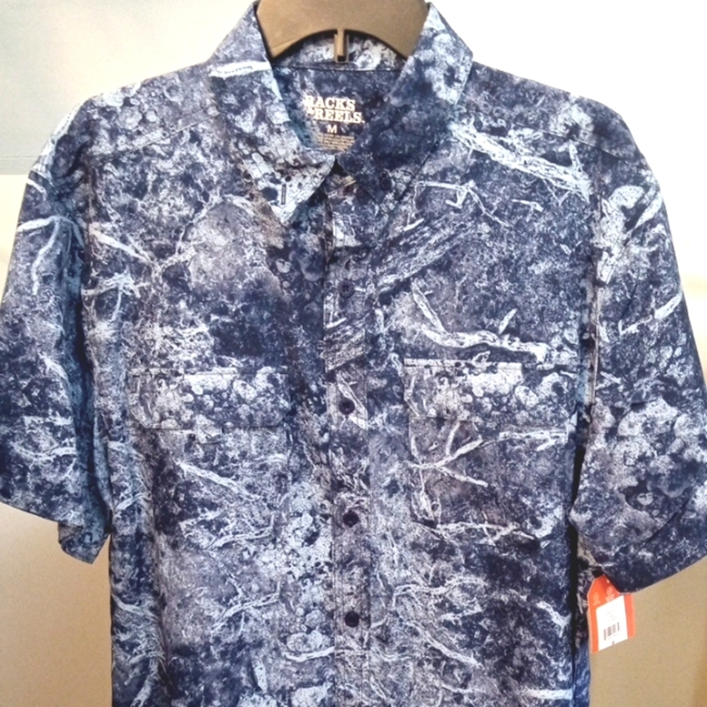 RACKS & REELS BLUE WATERMARK SHORT SLEEVE 2 POCKET CASUAL SHIRT SIZE MEDIUM NWT